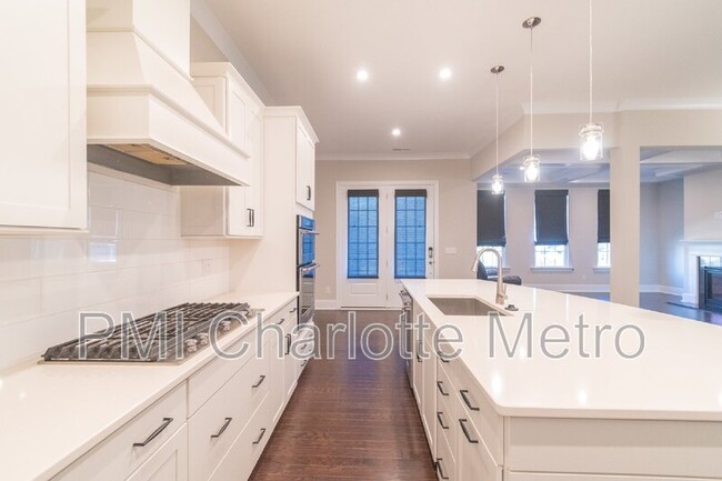 Building Photo - 11221 Kilkenny Dr