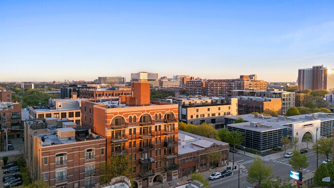Foto del edificio - 1355 W Washington Blvd