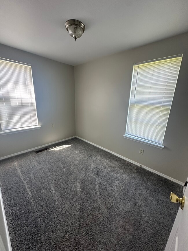 Bed 1 - 317 S Market St