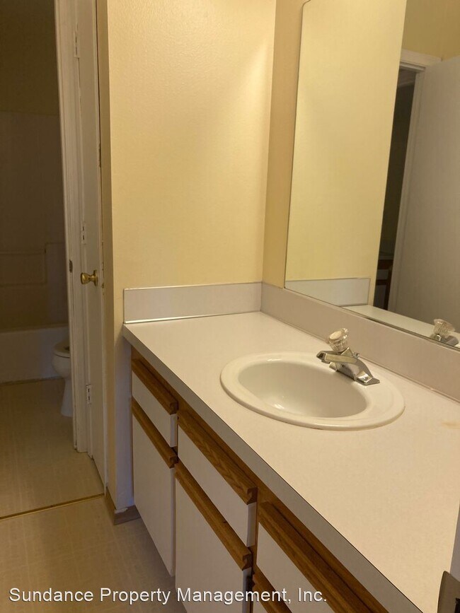 Foto del edificio - 2 br, 1.5 bath House - 3540 NE 102nd Ave.