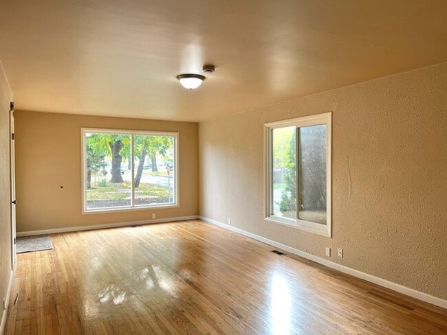 Foto del edificio - 2Bd/1Ba Single Story House w/ Basement - A...