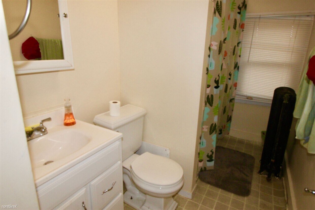 Foto del edificio - Studio, 1 bath  - 820 E Kingsley St Apt 5 #5