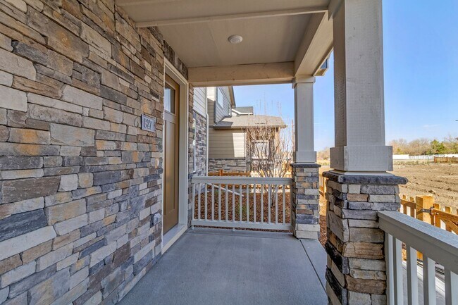 Building Photo - Gorgeous Home