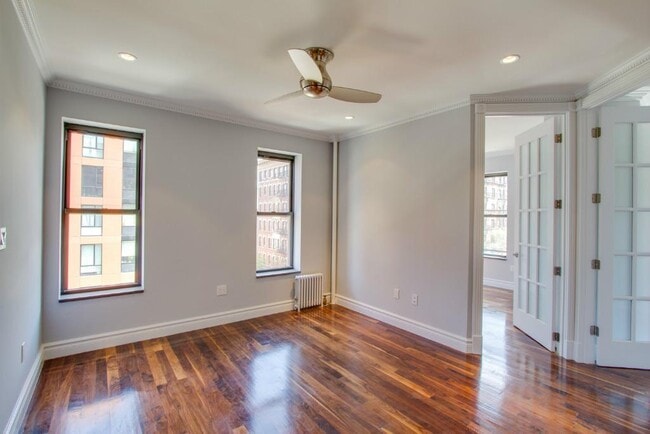 Foto del edificio - 334 E 6th St