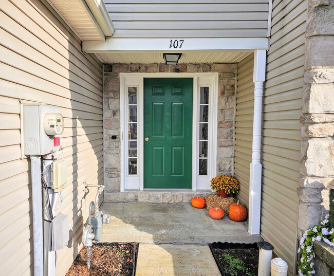 Building Photo - 107 Acorn Ln