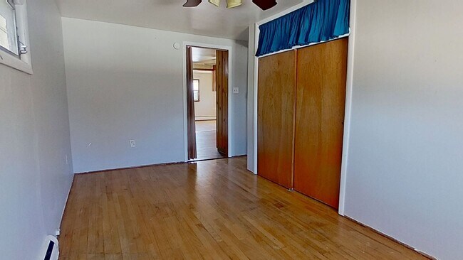 Building Photo - 2 BR  Apartment