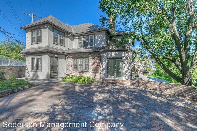 Building Photo - 3 br, 2.5 bath House - 411 W 50TH STREET