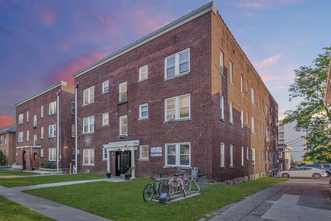 Foto del edificio - 265 Lyndhurst Pl