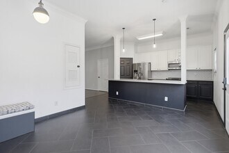 Building Photo - 9419 Stonehouse Ln