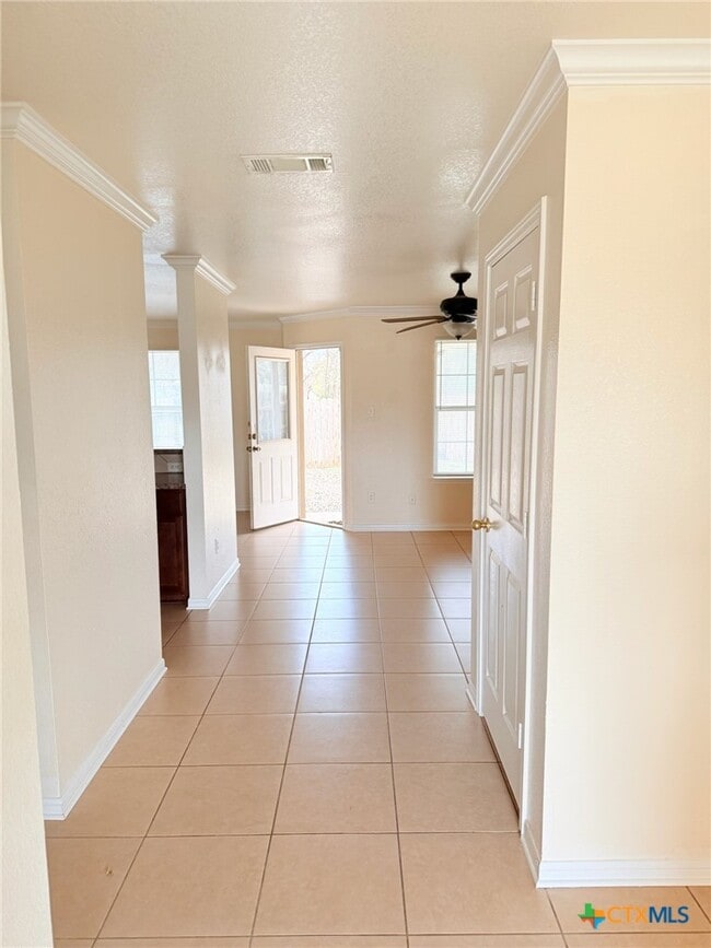 Building Photo - 102 Kings Ct