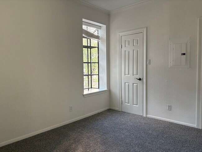 Segunda ventana del dormitorio - 2700 Revere St