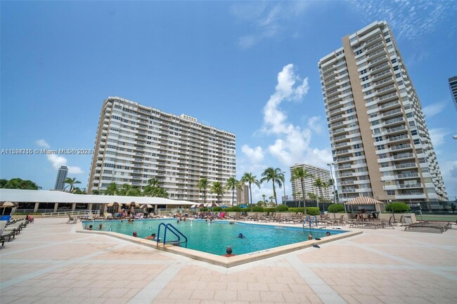 Foto del edificio - 1950 S Ocean Dr