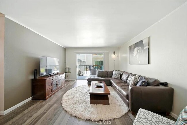 Foto del edificio - 2121 E 1st St