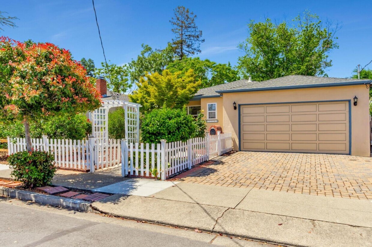 Foto principal - 1228 Ruby St