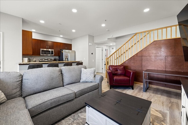 Building Photo - 502 S 15th St