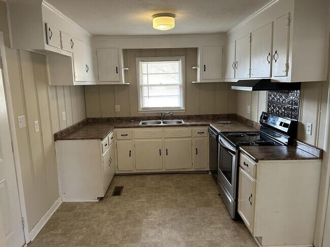 Building Photo - 3 Bed / 1 Bath Rental House in Athens, AL