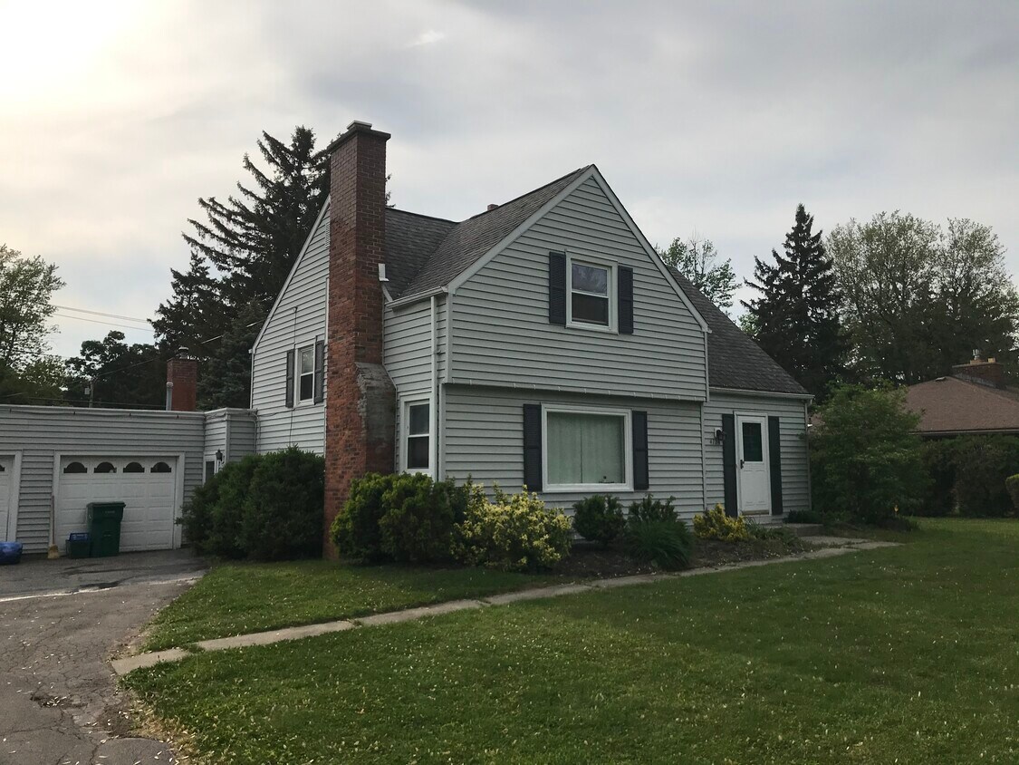 3 bed 2.5 bath - 4128 Oakwood Dr
