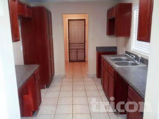 Foto del edificio - 1122 Ibsen Ave