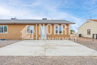 Building Photo - 4020 N Montezuma Dr