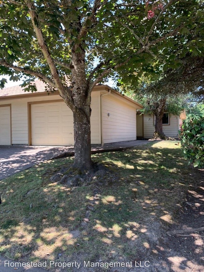 Building Photo - 522-524 Southgate Dr S