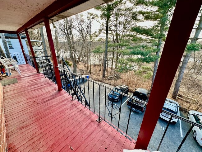Building Photo - 260 River St