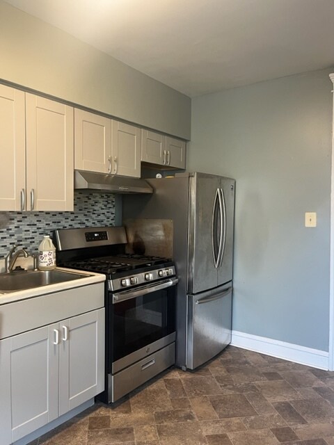 kitchen - 105 E 32nd St