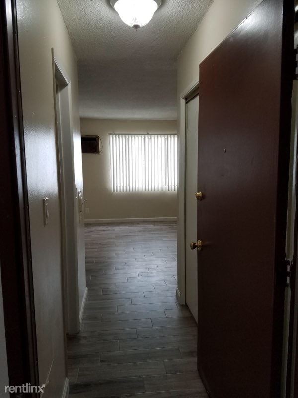 Primary Photo - 1 br, 1 bath Apartment - 2905 Leeward Ave