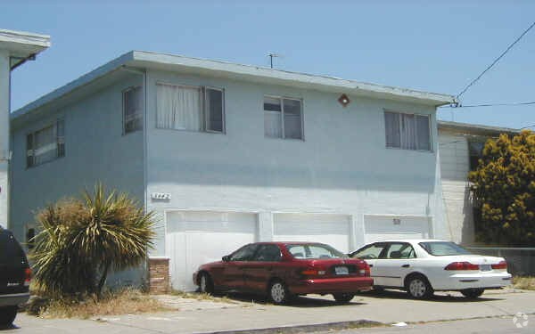 Building Photo - 3442 School St