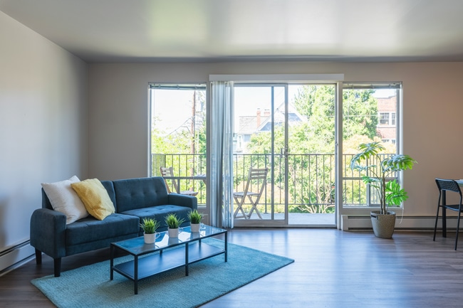 Interior Photo - Hamlin Place