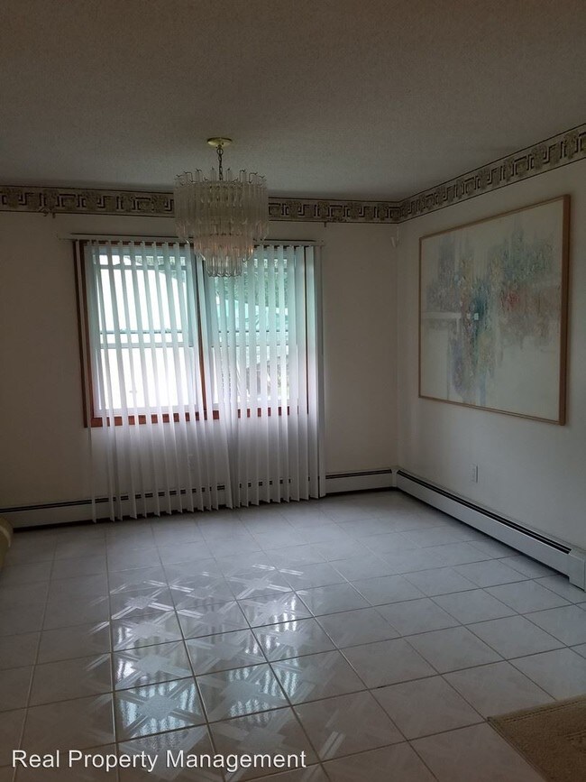 Building Photo - 3 br, 1.5 bath House - 25 Kenyon Rd