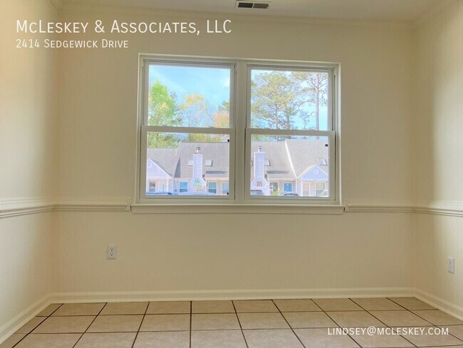 Foto del edificio - 2414 Sedgewick Dr