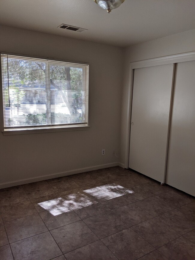 Building Photo - Coming Soon! Four Bedroom Duplex in North ...