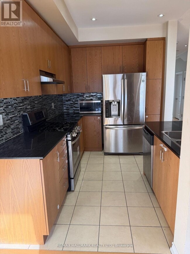 Photo du bâtiment - 74 Lloyd Cres