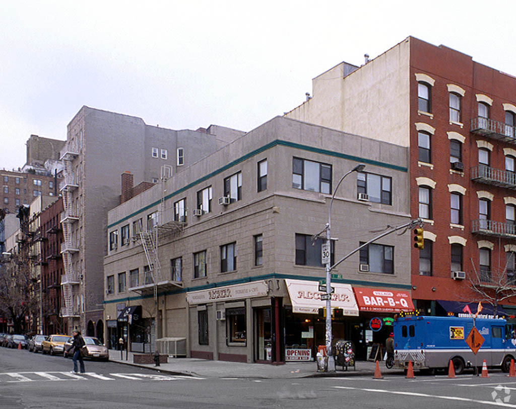 241 E 10th St - Manhattan NY - 241 E 10th St