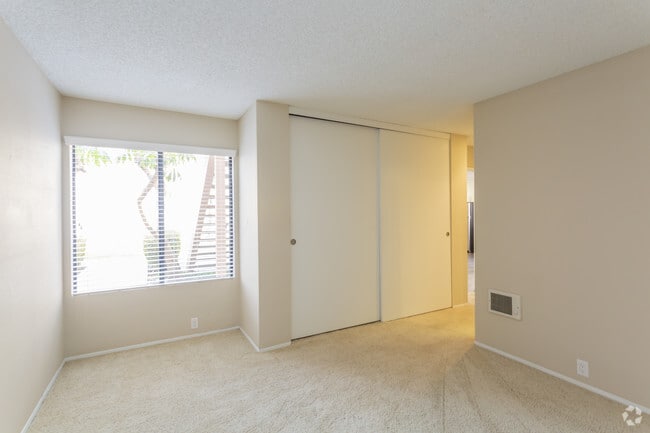 2 BR, 2 BA - 905 SF - Park Bonita
