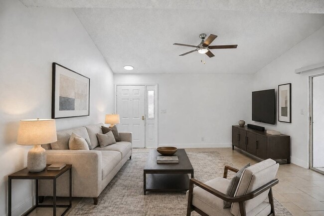 Sala de estar - South Bay Apartments