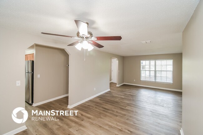 Building Photo - 1523 Lavilla Dr N