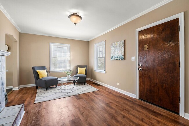 Building Photo - Updated 3-Bedroom, 2-Bath Home in the Hear...