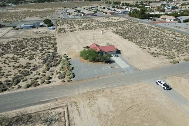 Building Photo - 110 E Bluebird Ave