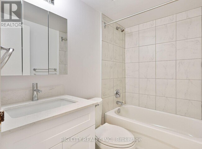 Building Photo - 280-1280 St George St