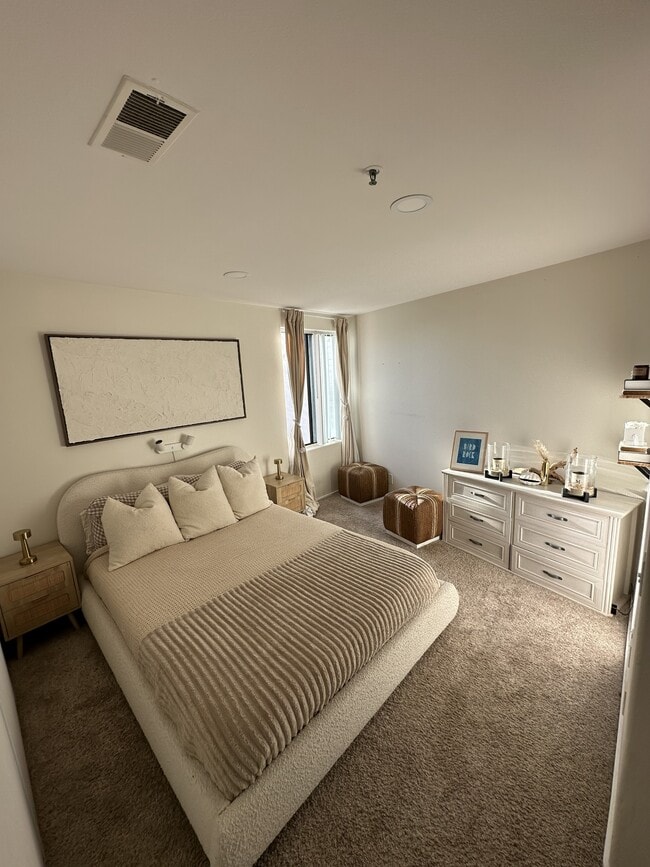 Building Photo - 5726 La Jolla Blvd