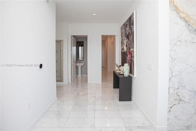 Foto del edificio - 2821 S Bayshore Dr