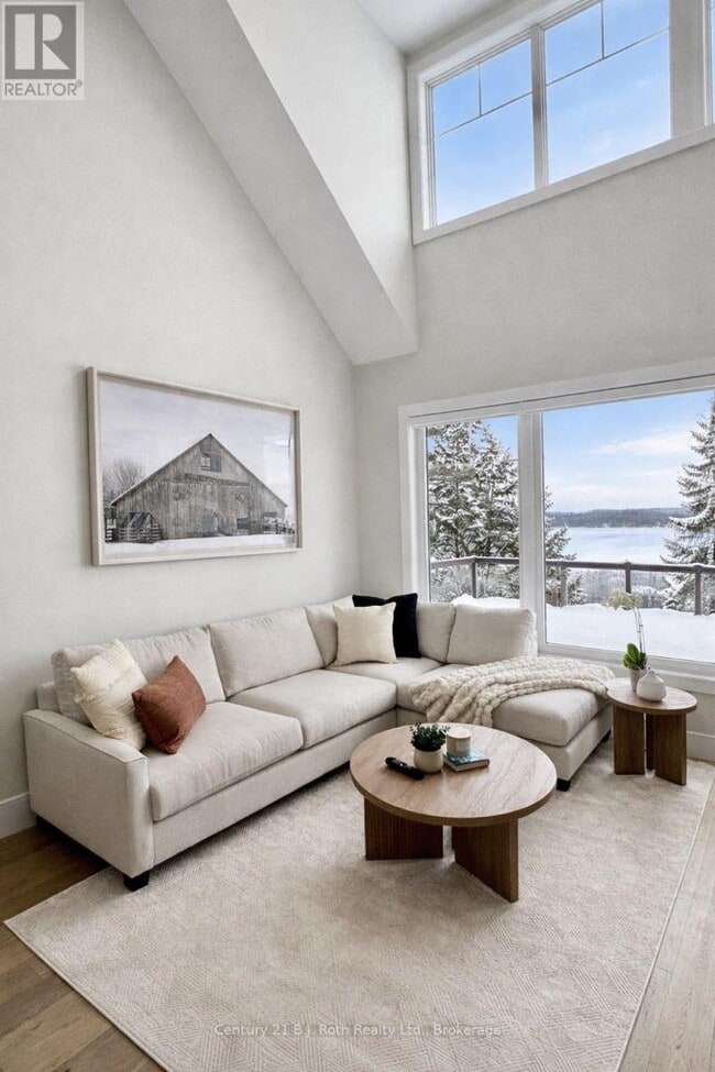 Building Photo - 11 Tree Tops Ln