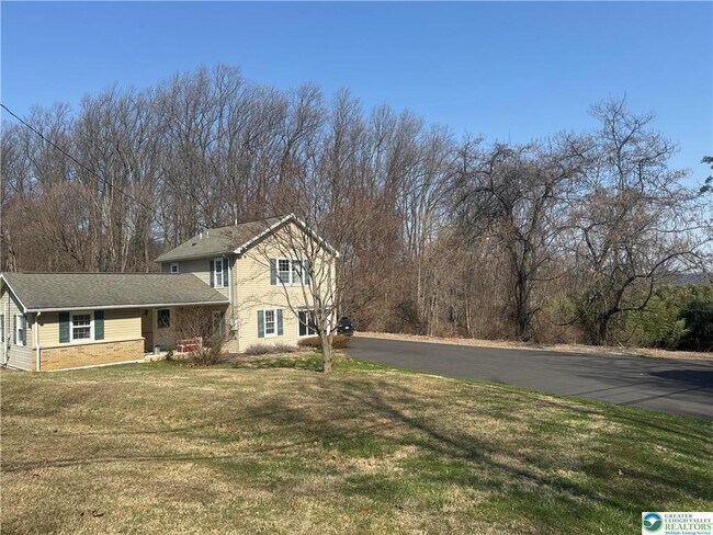Building Photo - 3676 Lower Saucon Rd