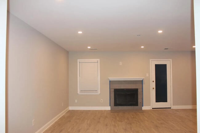 Building Photo - Room in Townhome on Oaks Pkwy SE