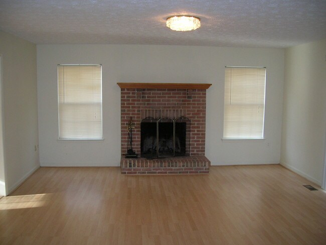 Building Photo - 3522 Vista Verde Dr