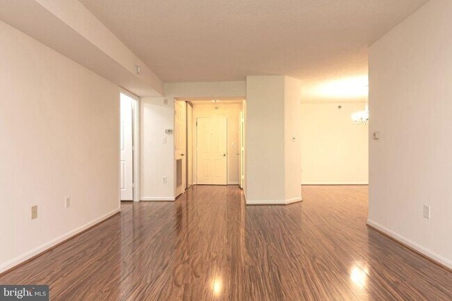 Building Photo - 14809 Pennfield Cir