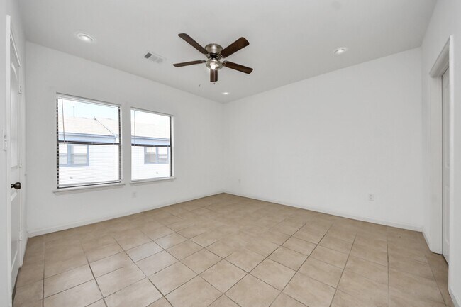 Foto del edificio - 4303 Oak Ridge Dr