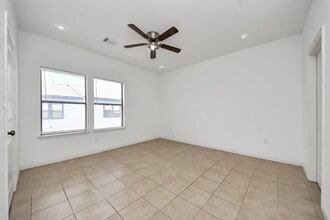 Building Photo - 4335 Oak Ridge Dr