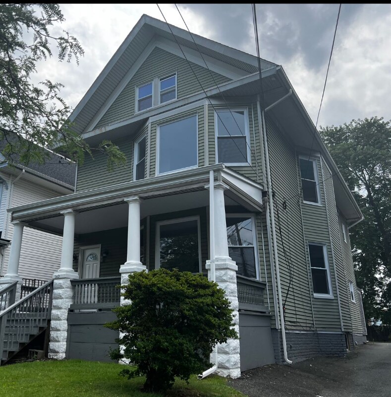 Primary Photo - 142 Dehart Pl